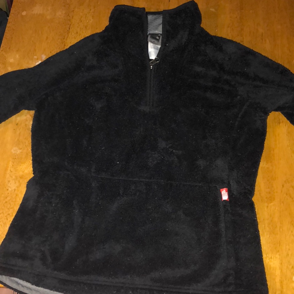 Black north face pull over
